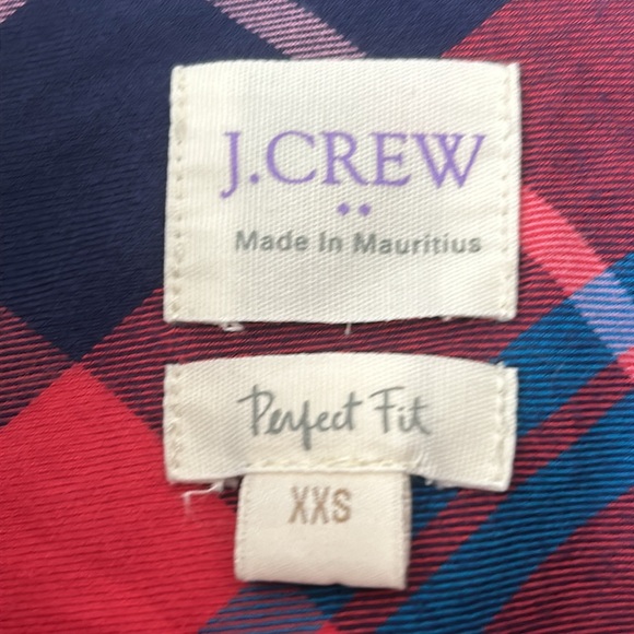 J Crew Perfect Fit Red Plaid Blouse w Princess Seams, Patch Pocket - Picture 3 of 9